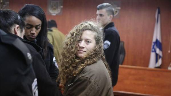 تأجيل جلسة لمحاكمة عهد التميمي ووالدتها أسبوعا بطلب من عائلتها