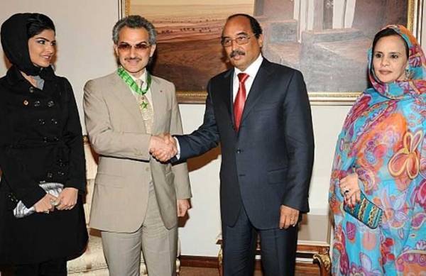 سبحة الوليد بن طلال التي نسيها في موريتانيا وأبرق من الجو يطلبها