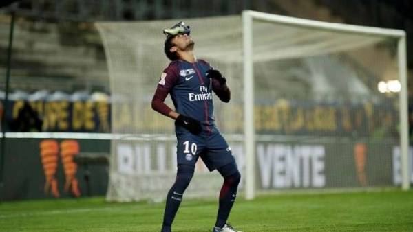 ما سر احتفال نيمار الغريب بهدفه في شباك أميان؟