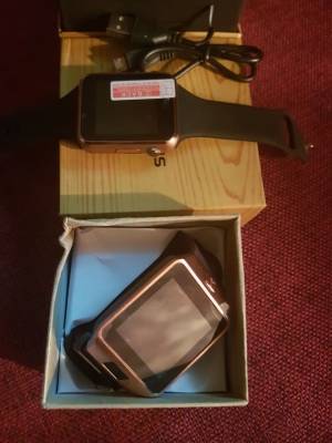 جمرك عمان يحبط تهريب 495 ساعة ذكية