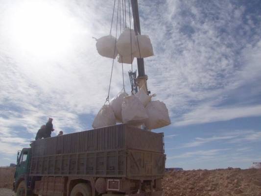 الأردن يستمر بإدخال مساعدات إنسانية لـ الركبان