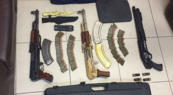 الأجهزة الأمنية تضبط أسلحة نارية غير مرخصة بتفتيش منزلين في عمّان