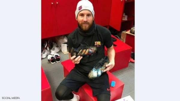 أحذية ميسي الجديدة تروي قصة حياته (صور)