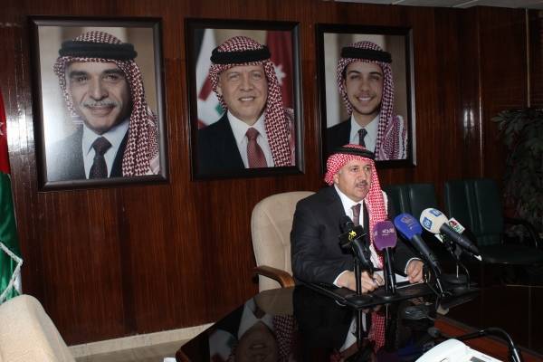 وزير المياه والري يدعو للاستفادة من مياه المنخفض الجوي القادم