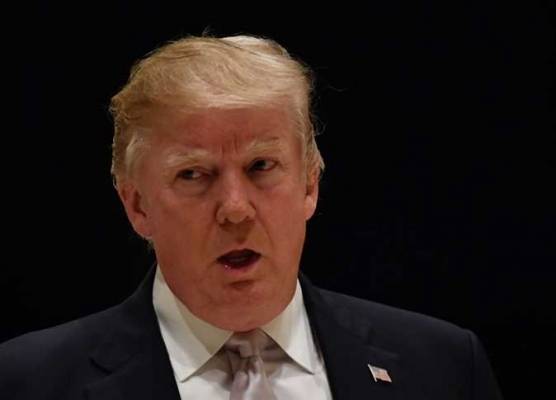 ترامب يطرد مراسل «سي إن إن»: سؤال «بالوعات قذرة» السبب (فيديو)