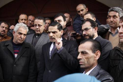 بالصور : الصحفيون يستقبلون الزميلين المحارمة والزيناتي في النقابة