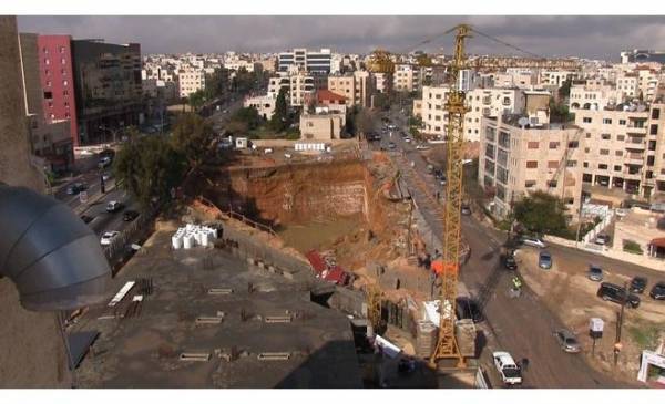 إغلاق جزئي لشارع الجاردنز إثر انهيار