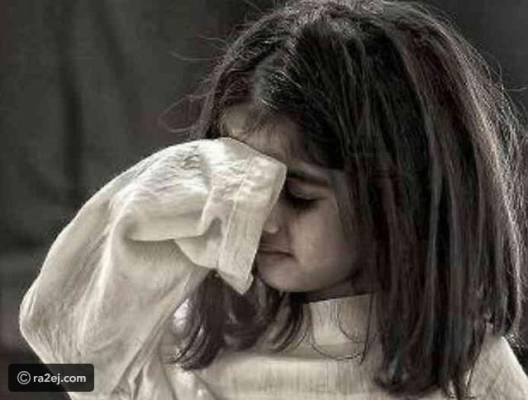 سيدة أرجنتينية تحمل طفلتها من شعرها بدون رحمة