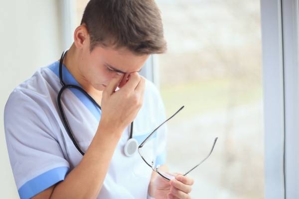 1200 طالب في كلية طب يحصلون على درجة صفر في امتحان الجراحة!