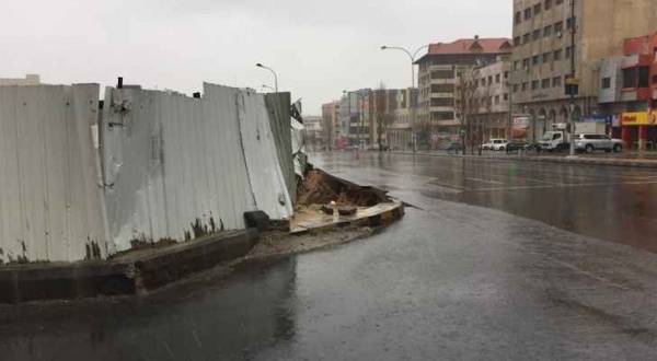الأمانة: لجنة عليا لدراسة تشققات شارع وصفي التل