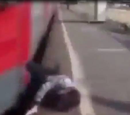 شاب اردني شجاع ينقذ طفل بلجيكي من موت محق