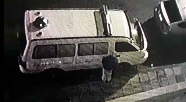 مجهول يسرق باص نقل موتى في عمان ..فيديو