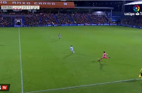 هدف أسطوري بقدم حارس مرمى في الدوري الإسباني (فيديو)