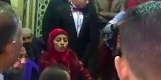 شاهد.. أول مأذونة في أسيوط تقوم بعقد قران عروسين في المسجد