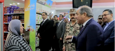 سر ابتسامة يعرب القضاة في زيارة دولة الرئيس للمؤسسة الاستهلاكية العسكرية  فيديو