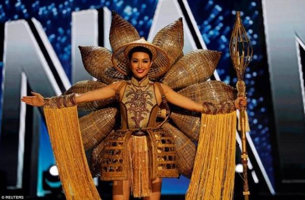 ملكة جمال السلفادور تحترق على المسرح  فيديو