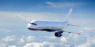 شاهد.. رياح شديدة تؤرجح طائرات ركاب أمريكية أثناء هبوطها