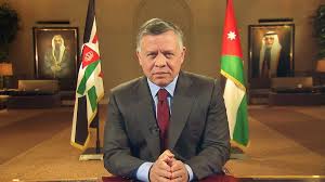 من يحمل أوراق الملك إلى جذورها؟!