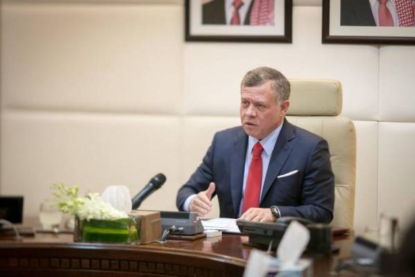 الملك يوجّه بوقف زيادة الضريبة العامّة على مبيعات الأدوية