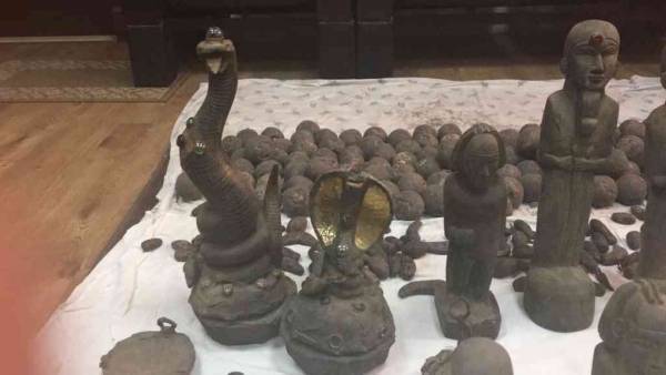 ضبط 99 قطعة اثرية داخل منزل في الزرقاء