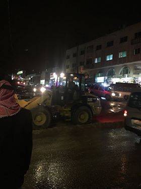 بالصور.. تسرب لمادة الديزل يعيق حركة المركبات في الكرك