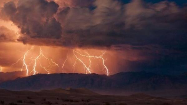 هل اقتربنا من تطوير أقمار صناعية تتحكم في أحوال الطقس؟