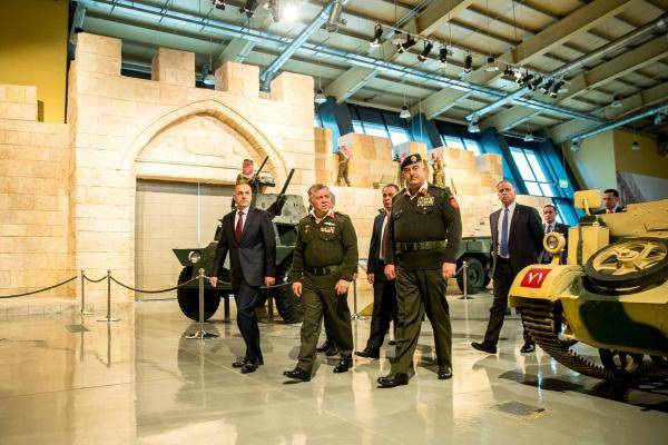 الملك يفتتح متحف الدبابات الملكي (صور)
