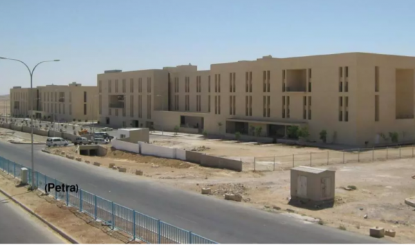 انهيار جزئي في بعض مرافق سكن طالبات جامعة الحسين