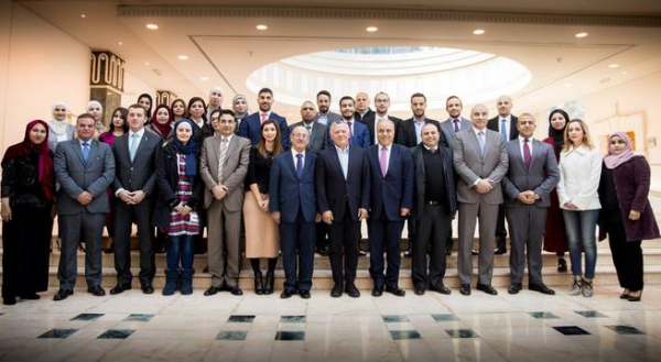 الملك بعد لقائه طلبة من الجامعة الأردنية: شباب الوطن هم عماد مستقبله