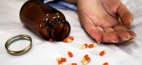 رجل يقنع حماته بالانتحار بمساعدة زوجته