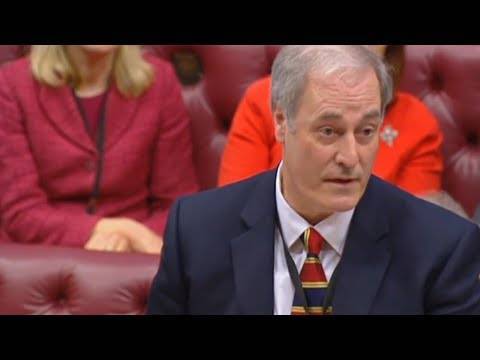 بالفيديو... وزير بريطاني يستقيل لتأخرة 5 دقائق