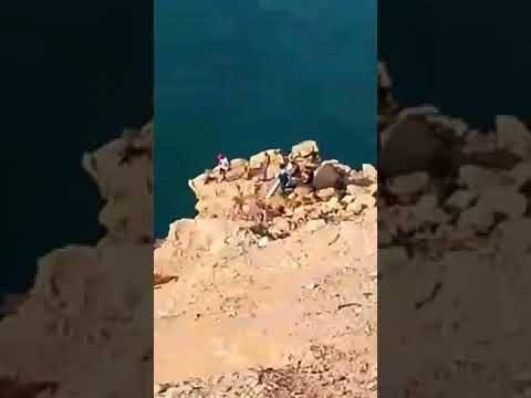 بالفيديو.. انقاذ شاب غرق بالبحر الميت