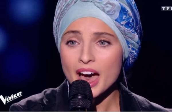 سورية محجبة تبهر لجنة تحكيم ذا فويس فرنسا (فيديو)