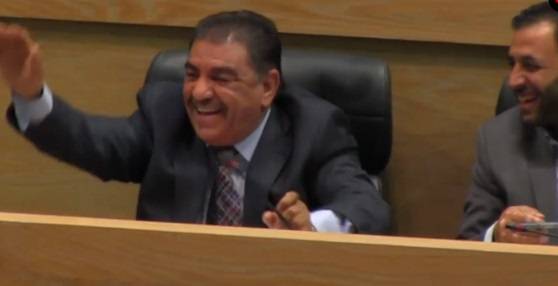 النائب الزعبي: المخنوق يروح على الصيدلية.... وناشطون يردون ويستذكرون