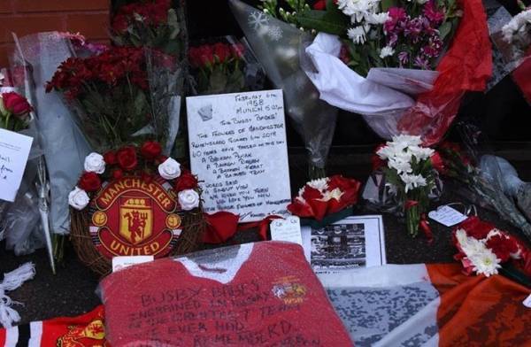 مانشستر يونايتد يحيي ذكرى كارثة تحطم طائرته بميونيخ