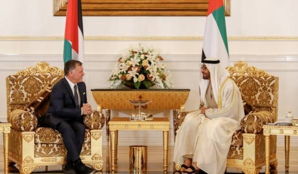 الملك يعقد مباحثات مع ولي عهد أبو ظبي