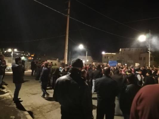 بالصور : مسيرة بالكرك تطالب الحكومة بالتراجع عن قراراتها