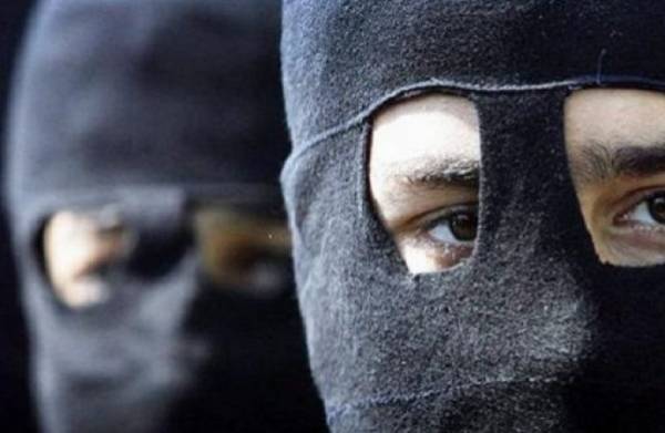 مرج الحمام : ملثمان مسلحان يسلبان (500) دينار من صيدلية