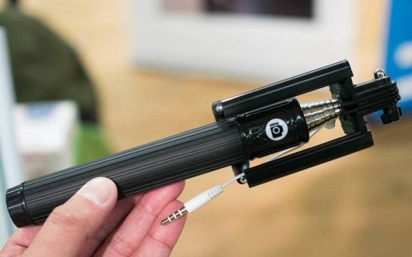 لماذا قرر الفيفا حظر عصا السيلفي في ملاعب مونديال 2018؟