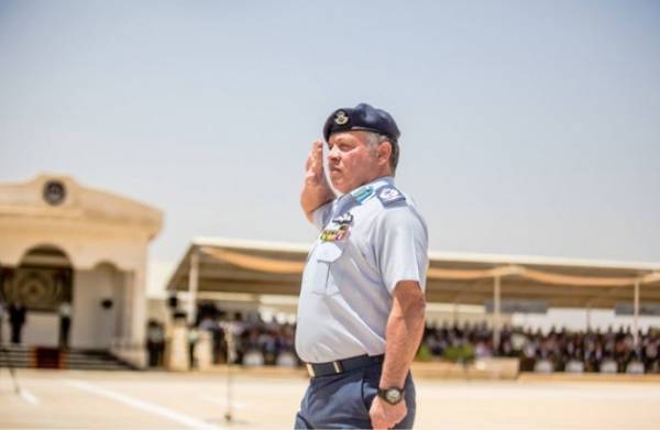 جلالة الملك يزور قيادة سلاح الجو الملكي ..صور