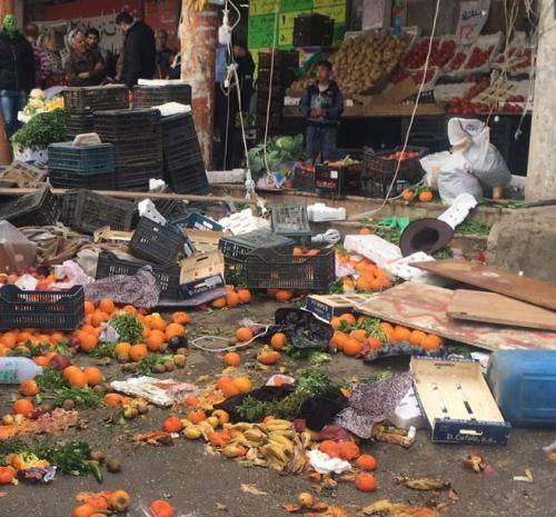 شغب في اربد اثر حملة امنية لإزالة البسطات ..صور