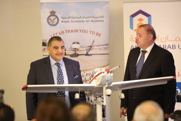 تعاون مشترك بين جامعة عمان العربية واكاديمية الطيران ..صور