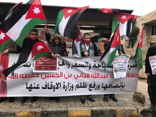 لليوم الثالث..قطاع عريض من المستثمرين لا يجدون الا الشارع لعرض قضيتهم ..بالصور والفيديو