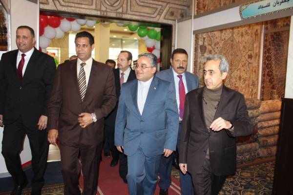 النائب الزبن يفتتح معرض المنتجات الإيرانية بعمان  شاهد الصور