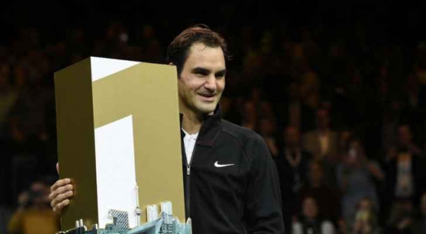 فيدرر أكبر لاعب تنس في التاريخ يتصدر تصنيف المحترفين