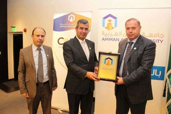 وزير الطاقة يفتتح معرضا للمشاريع الريادية في جامعة عمان العربية