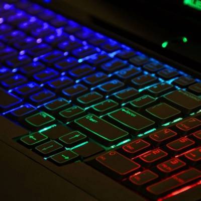 بشرتك الجافة سبب بطء اللابتوب!