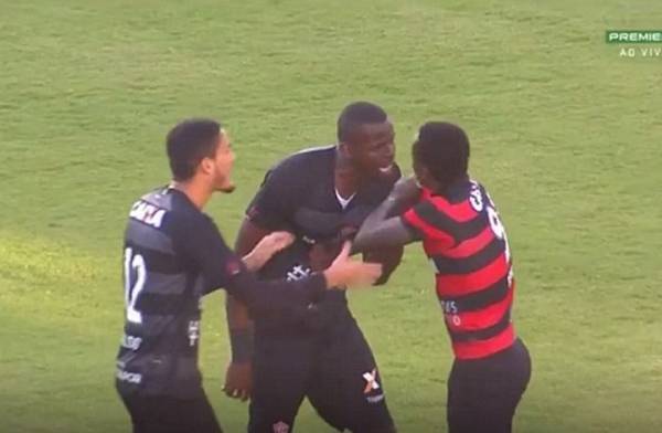 طرد 9 لاعبين في مباراة تحولت إلى مصارعة بالبرازيل (فيديو)