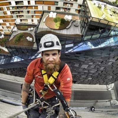 صور مدهشة لـ أخطر مهنة في العالم