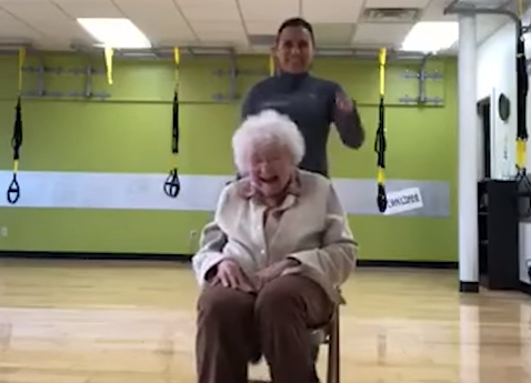 فيديو لتسعينية في صالة الجيم يحصد ملايين المشاهدات